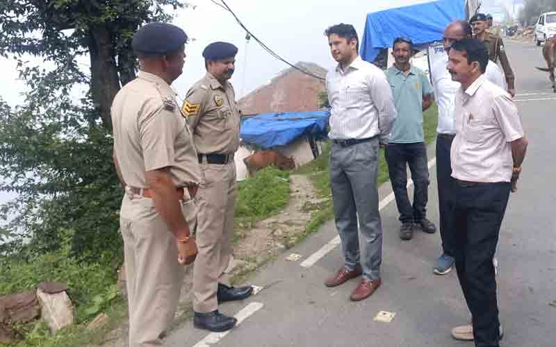 उपायुक्त अपूर्व देवगन ने उपमंडल चुराह में व्यवस्थाओं का लिया जायजा