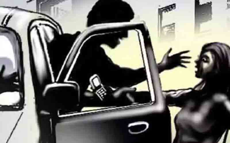 व्यक्ति ने संस्थान छोड़ने के बहाने कार में बिठाकर छात्रा से की छेड़छाड़