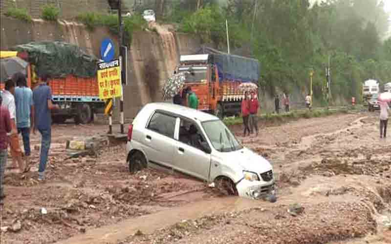 हराबाग, रोपड़ी और जड़ोल में फटा बादल, कई वाहन बहे