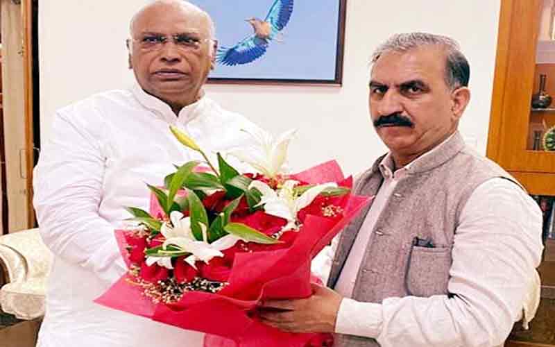 मुख्यमंत्री ने कांग्रेस के राष्ट्रीय अध्यक्ष मल्लिकार्जुन खरगे से की भेंट