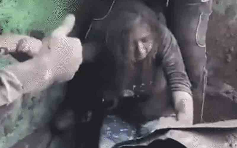 जिंदा निकली मलबे में दबी लड़की, एसएसबी के जवानों ने निकाला सुरक्षित