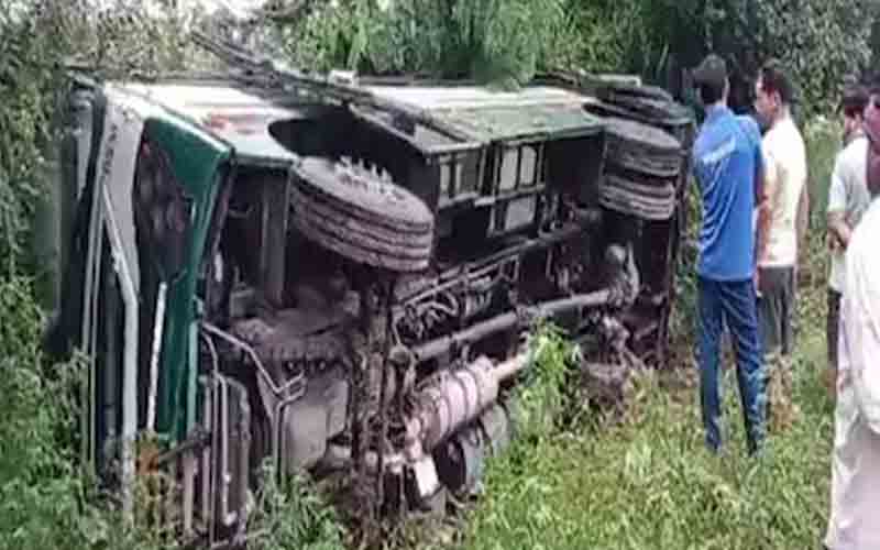कांगड़ा में एचआरटीसी की बस हुई दुर्घटनाग्रस्त, हादसे में…..
