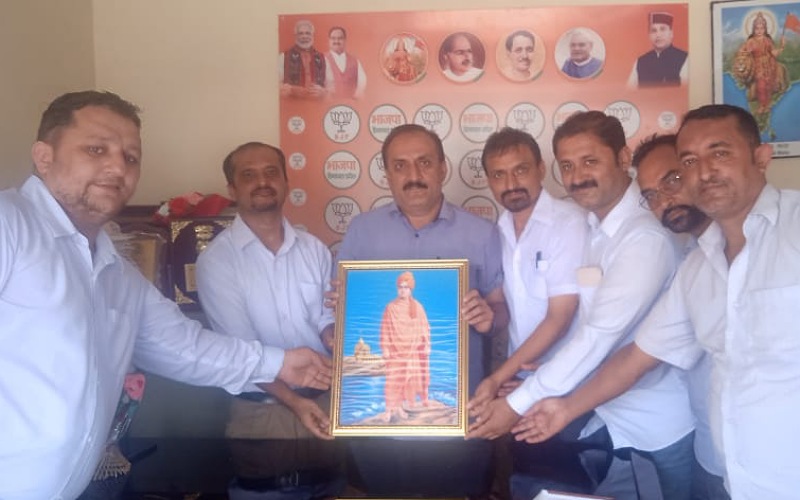 युवा अधिवक्ताओं एवं सामाजिक कार्यकर्ताओं ने बलदेव सिंह तोमर से  की भेंट