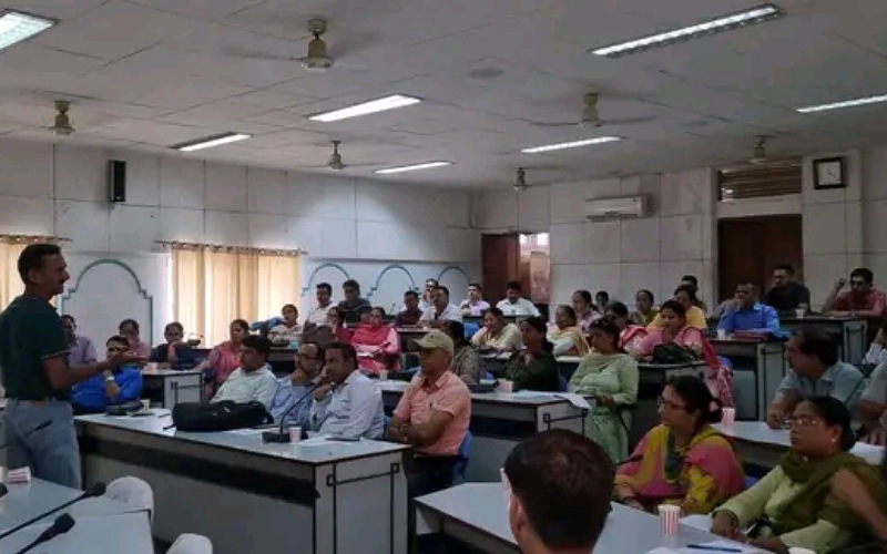 शिक्षक अब मेंटर टीचर बनकर स्कूली छात्रों को सिखाएगें लाईफ स्किल के गुर