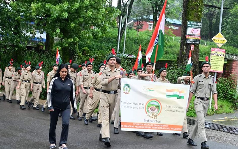 मेरी माटी मेरा देश‘ अभियान में कृषि विश्वविद्यालय में प्रभात फेरी