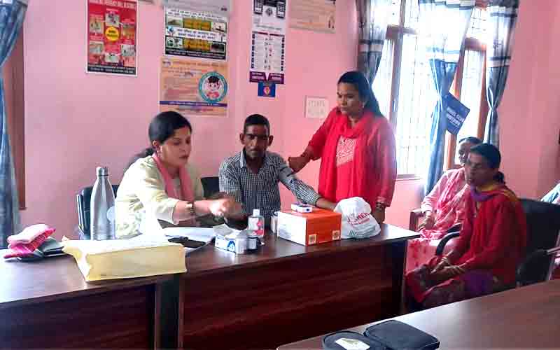 इनरव्हील क्लब सोलन मिडटाउन ने लगाया निशुल्क स्वास्थ्य जांच शिविर