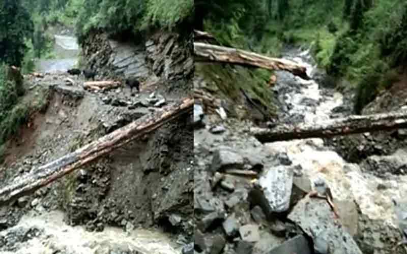 भारी बारिश का कहर: खनेरनाला में फटा बादल, सड़क का 60 मीटर हिस्सा बहा