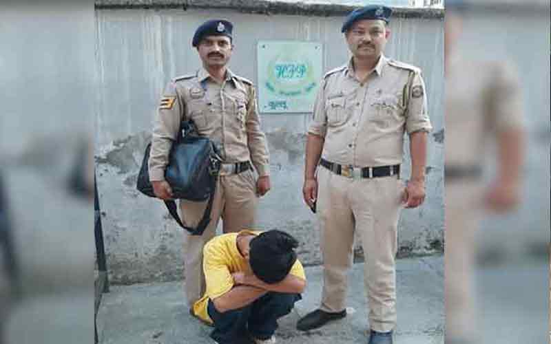 पुलिस ने चिट्टे सहित गिरफ्तार किया तस्कर