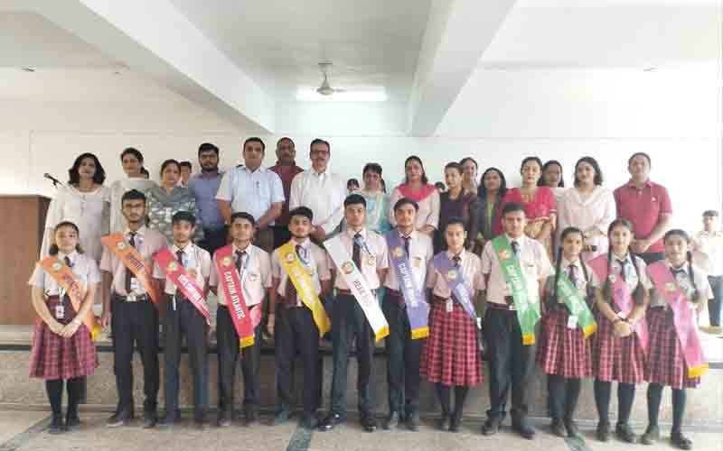 करियर अकादमी स्कूल में विद्यार्थियों का शपथ ग्रहण समारोह हुआ आयोजित