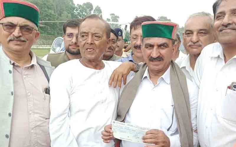 जिला सिरमौर ब्राह्मण सभा ने मुख्यमंत्री राहत कोष में दिए 51,000 रुपए