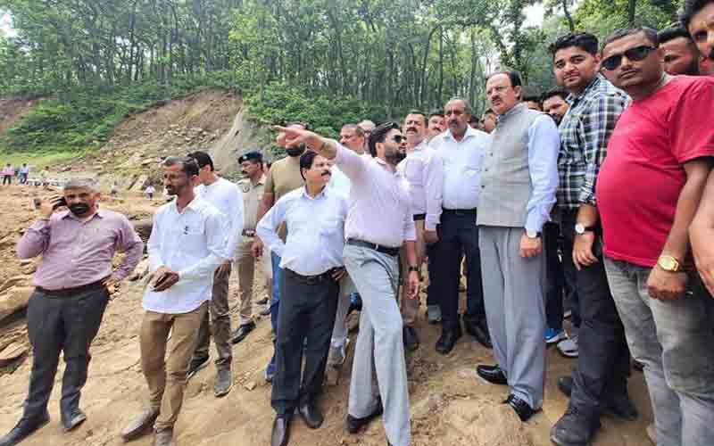 आपदा की इस घड़ी में लोगों को राहत पहुंचाना सरकार की प्राथमिकता- उद्योग मंत्री