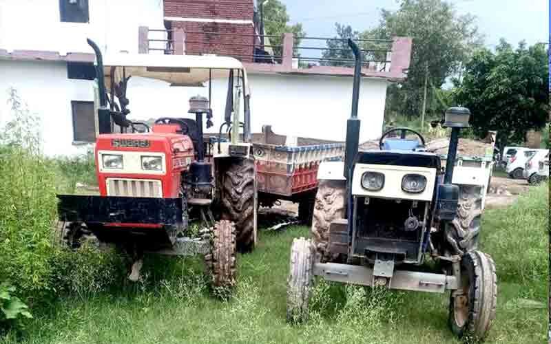 पुलिस ने बाल्द नदी में अवैध खनन करते दबोचे 2 ट्रैक्टर