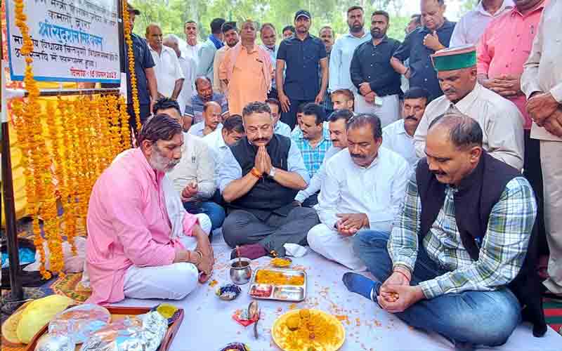 शिक्षा मंत्री ने राजकीय स्नातकोतर महाविद्यालय चौकीमन्यार के भवन की रखी आधारशिला
