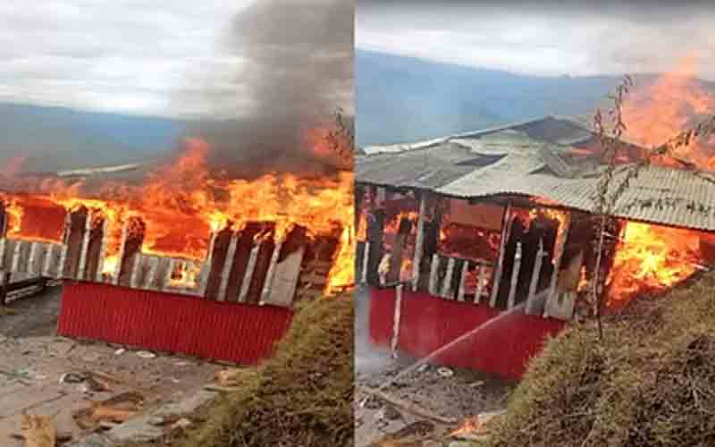 ढाई मंजिला मकान में हुआ भीषण अग्निकांड, आग की चपेट में आने से झुलसीं मां और बेटी