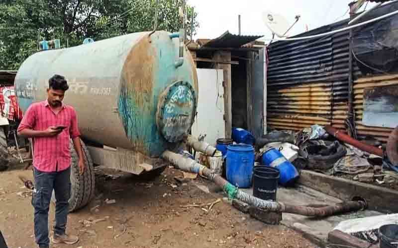 बाल्द ने उगला हरे रंग का पानी, टैंकर माफिया घोल रहा है पानी में जहर