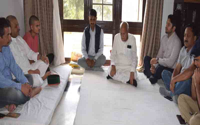 सदर विधायक नीरज नैय्यर के शोकाकुल परिवार से मिले कृषि मंत्री प्रो. चंद्र कुमार
