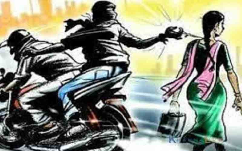 बाइक सवार लुटेरे महिला की चेन छीनकर हुए फरार