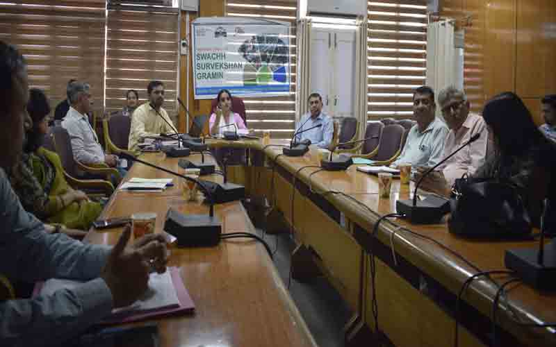 घरों से ही सुनिश्चित हो ठोस एवं तरल कचरे का सही निष्पादन: एडीसी