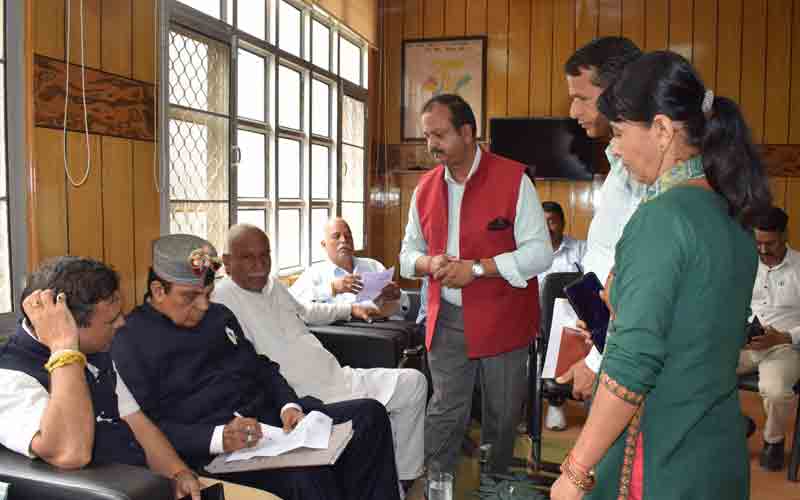 कण्डाघाट में अब स्वयं सहायता समूह उत्पादों की बिक्री के लिए स्थाई मंच उपलब्ध