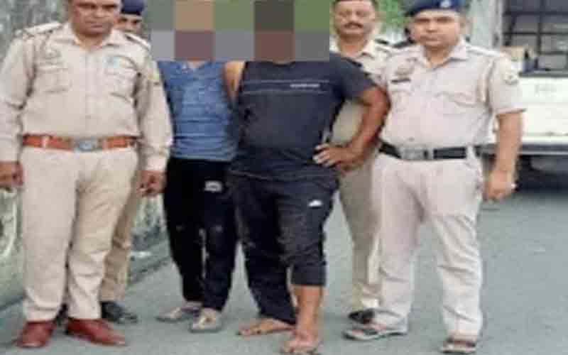 नाकाबंदी के दौरान जम्मू-कश्मीर के दो युवकों को चिट्टे सहित किया गिरफ्तार