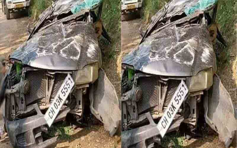 अनियंत्रित होकर गहरी खाई में गिरी कार, 2 युवकों की मौत