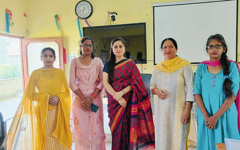 राजकीय महाविद्यालय चौकीमन्यार में रेड क्रॉस व रेड रिबन क्लब द्वारा लड़कियों के व्यक्तिगत स्वास्थ्य पर जागरूकता शिविर का आयोजन