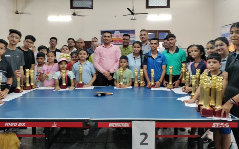 नाहन के हिंदू आश्रम में जिला स्तरीय टेबल टेनिस प्रतियोगिता हुई आयोजित