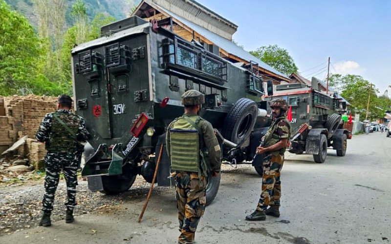 जम्मू-कश्मीर के अनंतनाग में आतंकियों से हुई मुठभेड़, कर्नल, मेजर और डीएसपी शहीद
