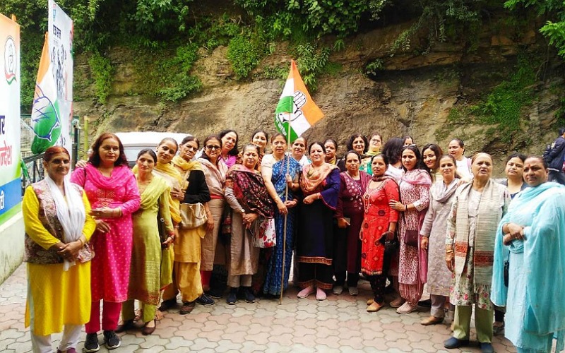 प्रदेश महिला कांग्रेस ने अपने स्थापना दिवस पर राजीव भवन में फहराया झंडा