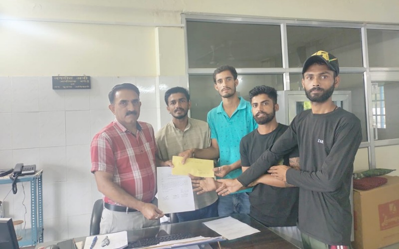 आपदा पीड़ितों की मदद को आगे आया पभार गांव का नवयुवक मंडल