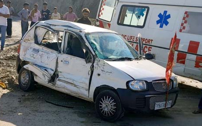 तेज रफ्तार ट्रक ने कार को मारी जोरदार टक्कर, हादसे में महिला व 11 माह की बच्ची की मौत