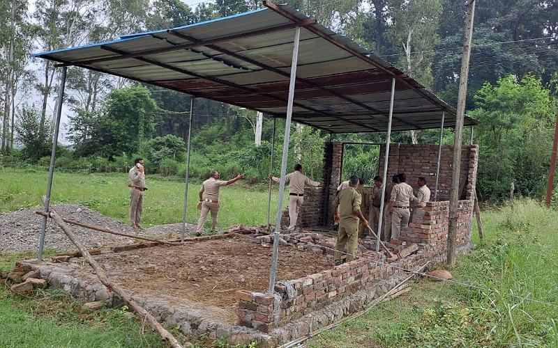 वन विभाग की बड़ी कार्यवाही, पुलिस बल के साथ छुड़ाए अवैध कब्जे