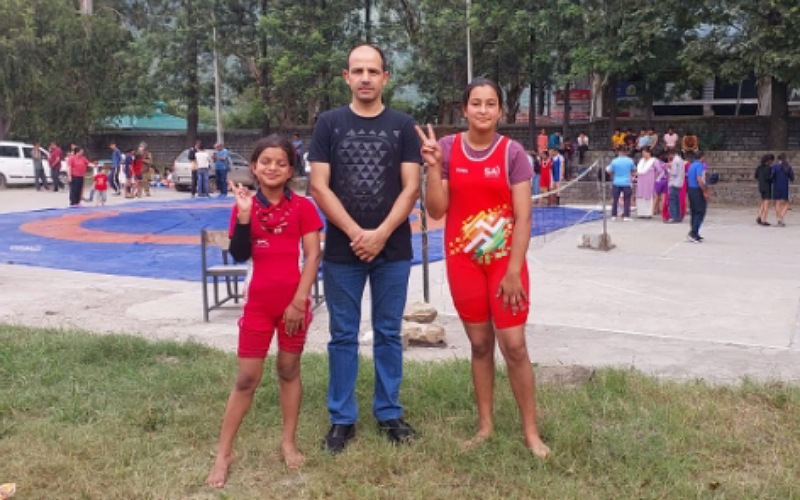 चंबा की 2 छात्राओं ने राज्य स्तरीय कुश्ती प्रतियोगिता में जीता स्वर्ण पदक