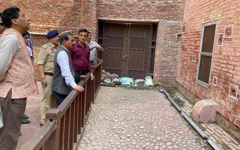 मुख्यमंत्री ने जलियांवाला बाग में सेनानियों को श्रद्धांजलि की अर्पित