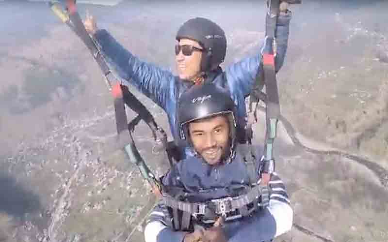 कुल्लू में शुरू हुई पैराग्लाइडिंग, पर्यटकों की बढ़ी संख्या