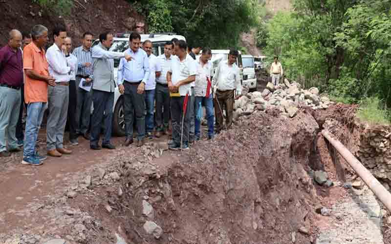 आपदा पीड़ितों के पुनर्वास को लेकर पूरी तत्परता से कार्य कर हिमाचल सरकार – उद्योग मंत्री