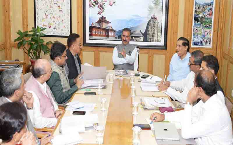 मुख्यमंत्री ने की विकास योजनाओं एवं कार्यक्रमों की समीक्षा
