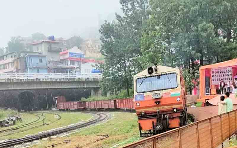 विश्व धरोहर कालका-शिमला रेलवे ट्रैक पर कल से चलेंगी दो ट्रेनें