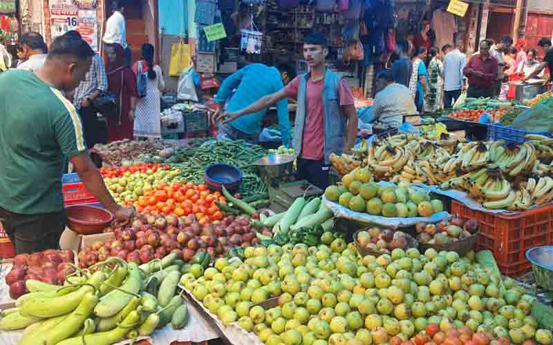 रेट में राहत देती बड़ा चौक नाहन की सब्जियां, दिल्ली गेट पर लुट रहे ग्राहक