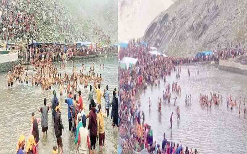 राधाष्टमी के शाही स्नान पर डल झील में हजारों शिव भक्तों ने लगाई आस्था की डुबकी