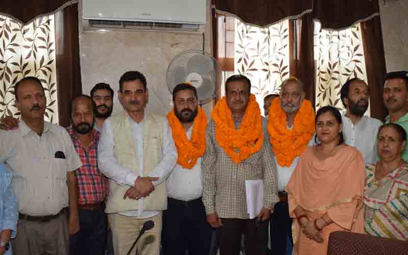 लोकतंत्र में विकास के लाभ लक्षित वर्गों तक पंहुचाने में जन प्रतिनिधि महत्वपूर्ण- संजय अवस्थी