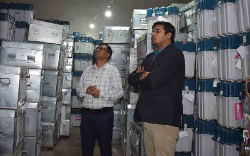 लोकसभा निर्वाचन 2024 के लिए की गई ईवीएम और वीवीपैट मशीनों की प्रथम स्तरीय जांच