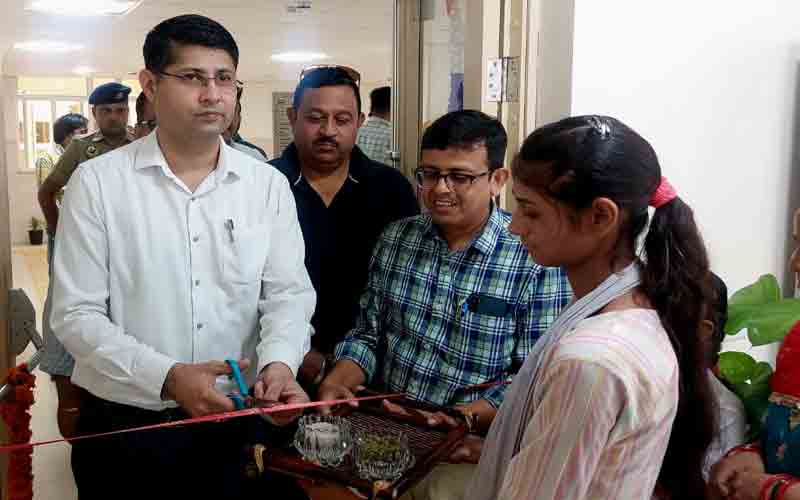 उपायुक्त ने नेशनल कैरियर सेंटर में स्वामी विवेकानंद स्मृति पुस्तकालय का किया शुभारंभ