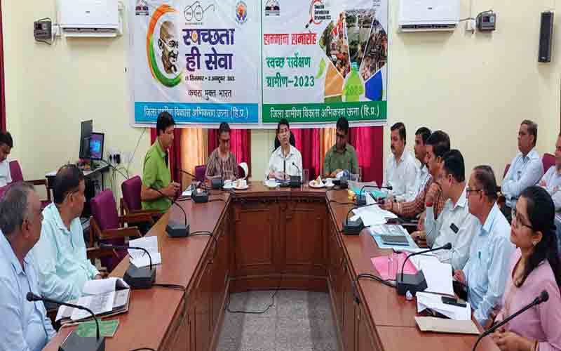 विकास कार्यों में तीव्रता लाएं और निर्धारित अवधि में पूरा करें अधिकारी- राघव शर्मा