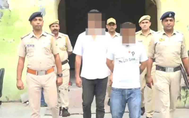 बाइक चोरी के आरोप में पुलिस ने दो युवकों को किया गिरफ्तार