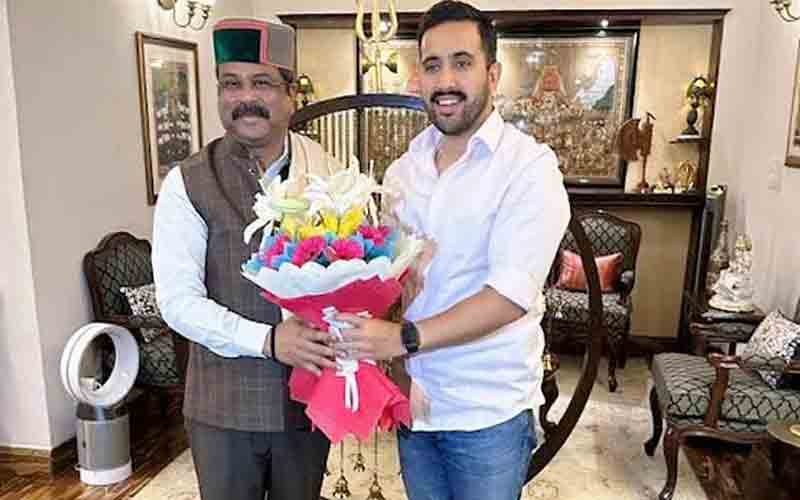 लोक निर्माण एवं युवा सेवाएं व खेल मंत्री विक्रमादित्य सिंह ने केन्द्रीय मंत्री से की भेंट