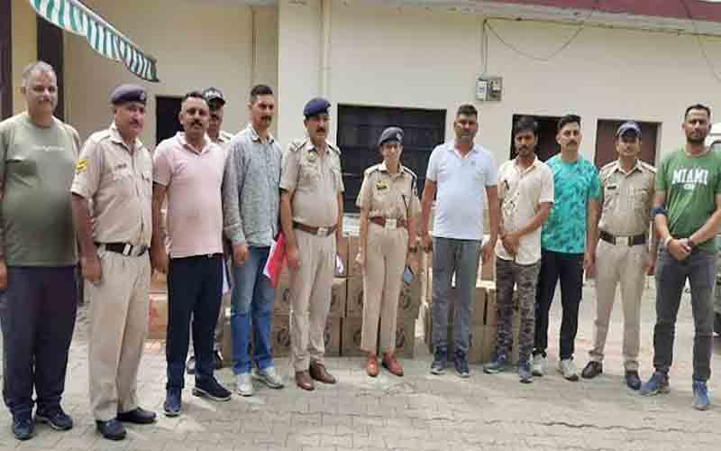 भाजपा पार्षद से पहले नशीली दवाएं तो अब घर से बरामद हुई अवैध शराब की बड़ी खेप