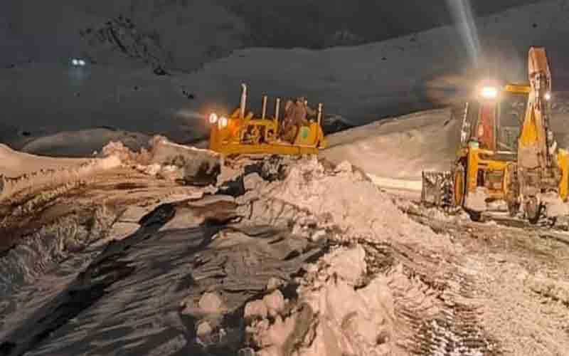 लाहौल की ऊंची चोटियों पर बर्फ़बारी, प्रदेश के कुछ क्षेत्रों में बारिश और ओलावृष्टि