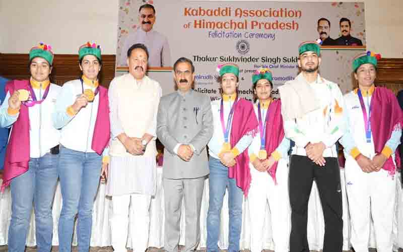 मुख्यमंत्री ने एशियाई खेलों में स्वर्ण पदक विजेता खिलाड़ियों को किया सम्मानित