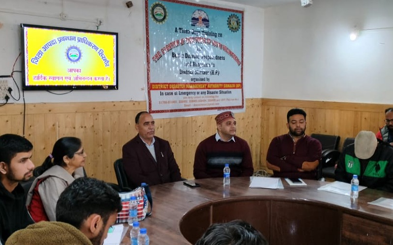 पच्छाद में शुरू हुआ आपदा प्रबंधन विषय पर तीन दिवसीय युवा स्वयंसेवक प्रशिक्षण कार्यक्रम